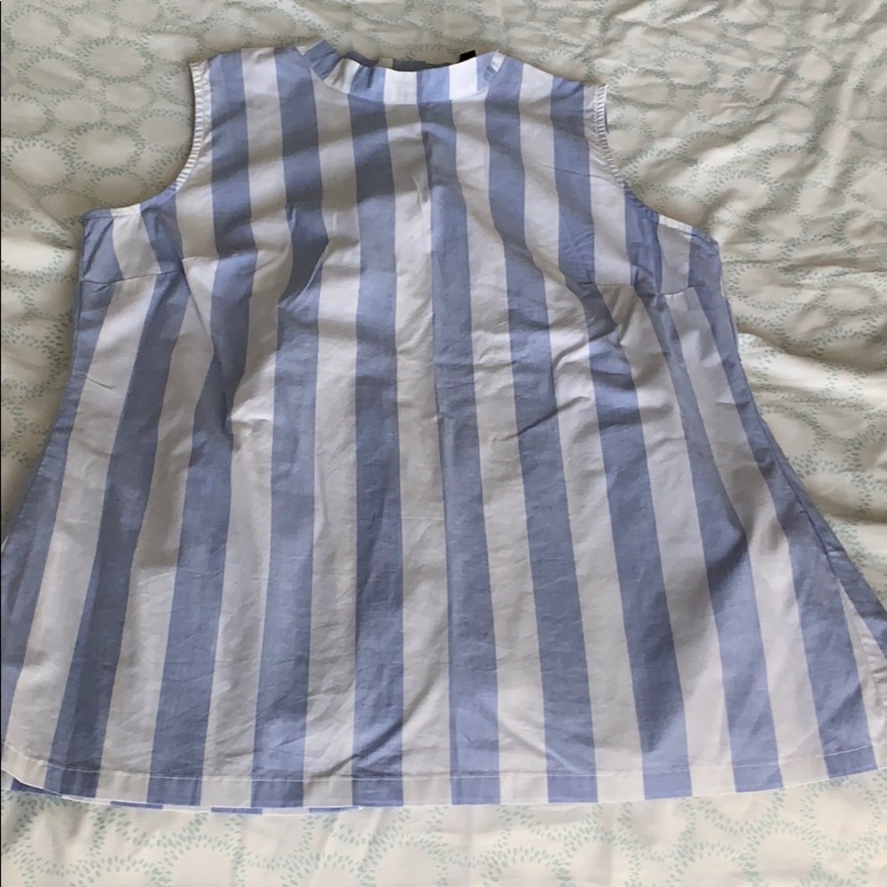 Button back sleeveless blouse